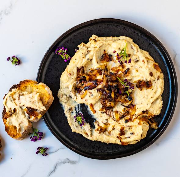 Zwiebel-Cheddar-Dip