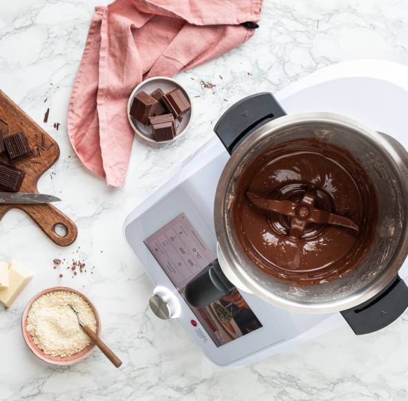 Schokolade schmelzen im Mixtopf