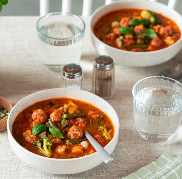 Gemüsesuppe mit Fleischbällchen
