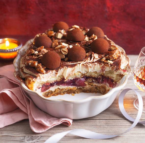 Marzipan-Kirsch-Tiramisu mit gebrannten Mandeln