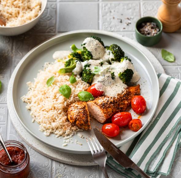 Pesto-Hähnchen mit Tomaten