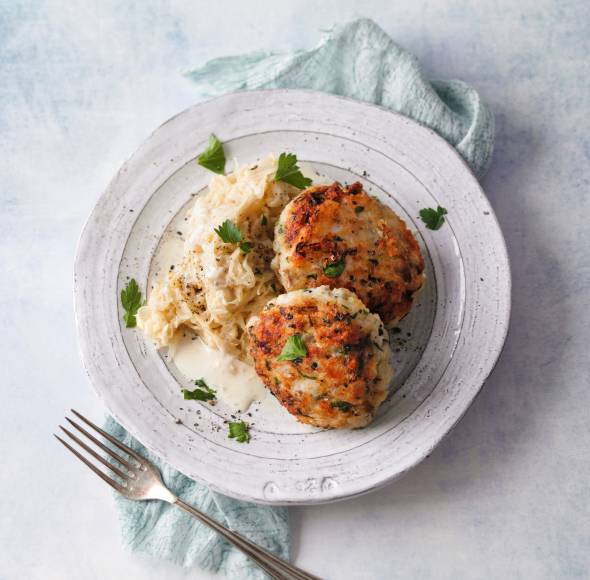 Fischfrikadellen mit Rahm-Sauerkraut