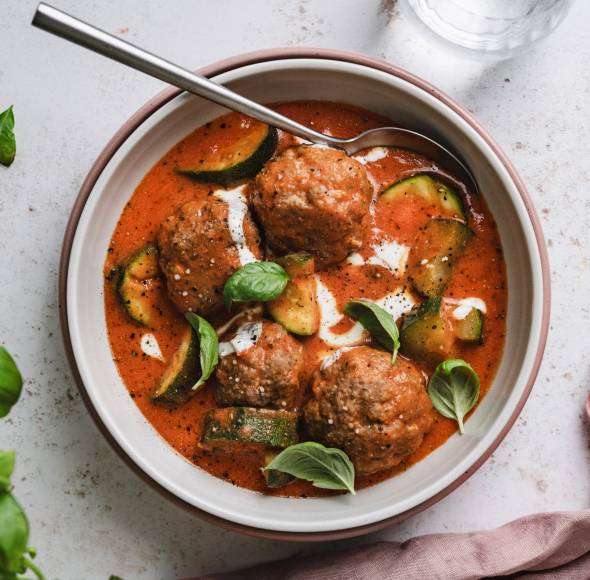 Italienischer Zucchinitopf mit Hackbällchen