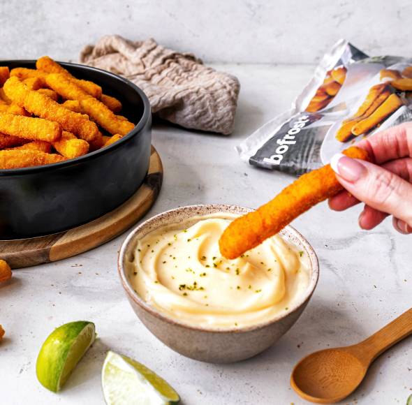 Knusprige Hähnchen-Frites mit schneller Limetten-Mayonnaise