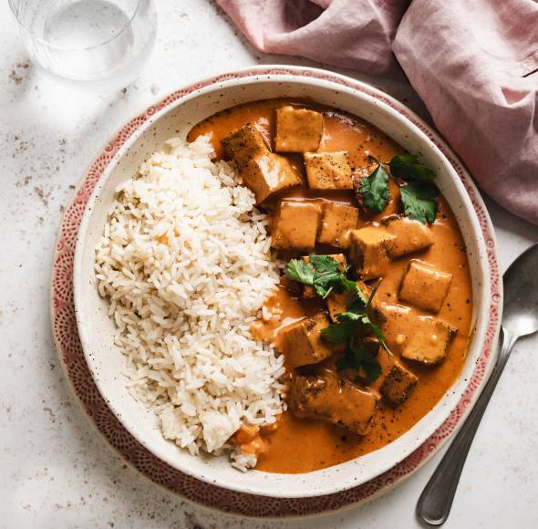 Vegetarisches Butter Chicken mit Tofu