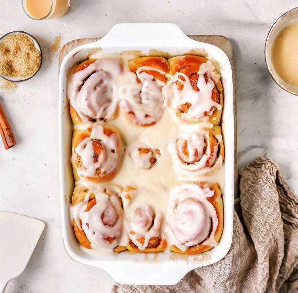 Zimtschnecken mit Eierlikörguss