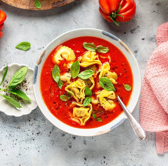 15-Minuten-Tomaten-Tortellini-Suppe