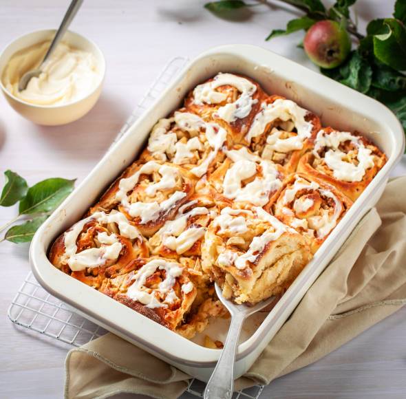 Apfel-Walnuss-Hefeschnecken