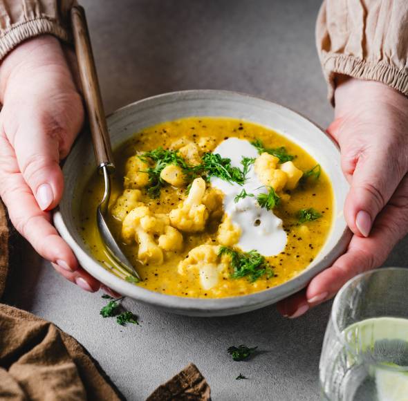 Goldene Blumenkohl-Linsensuppe