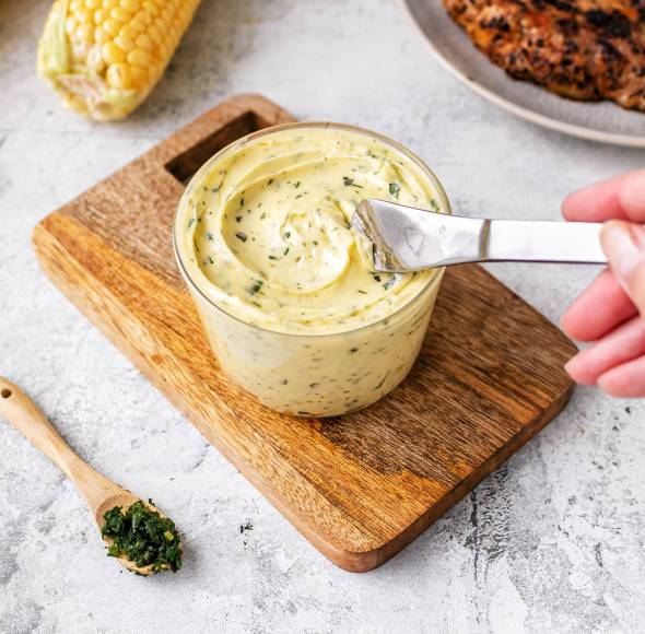 Grillbutter mit Kräutern