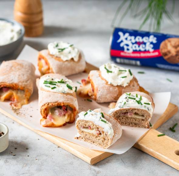 Handbrot à la Flammkuchen mit Knack & Back