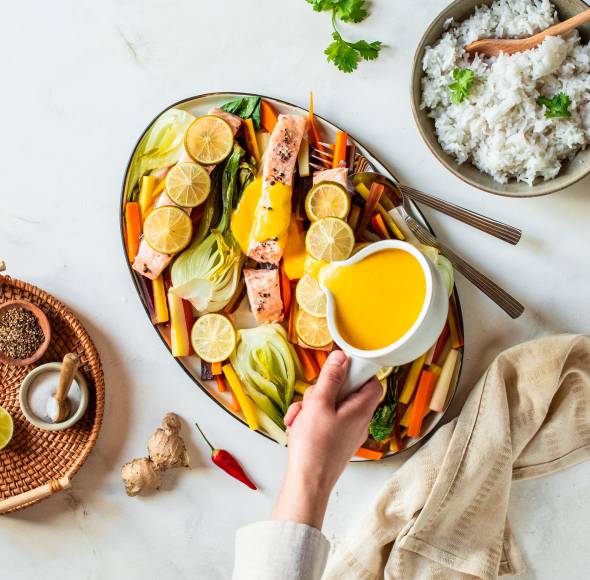 Asiatisch All in One kochen mit Fisch & Mangosoße