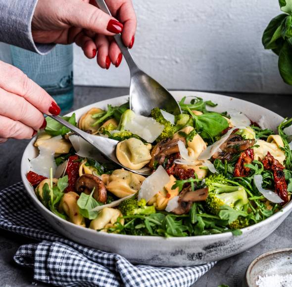 Lauwarmer Tortellini-Brokkoli-Salat