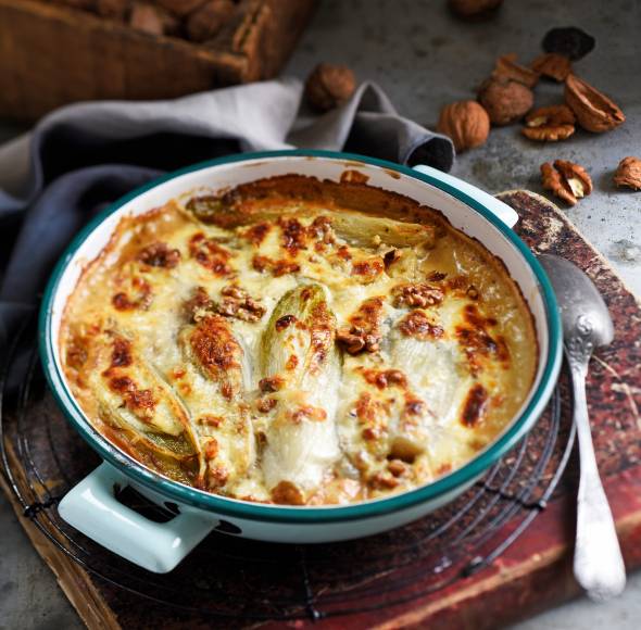 Chicorée-Käse-Gratin mit Walnüssen
