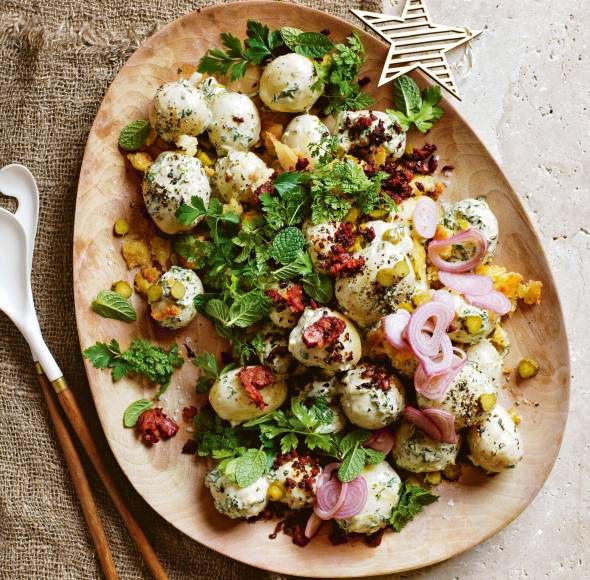 Pellkartoffelsalat mit Bacon-Crispies