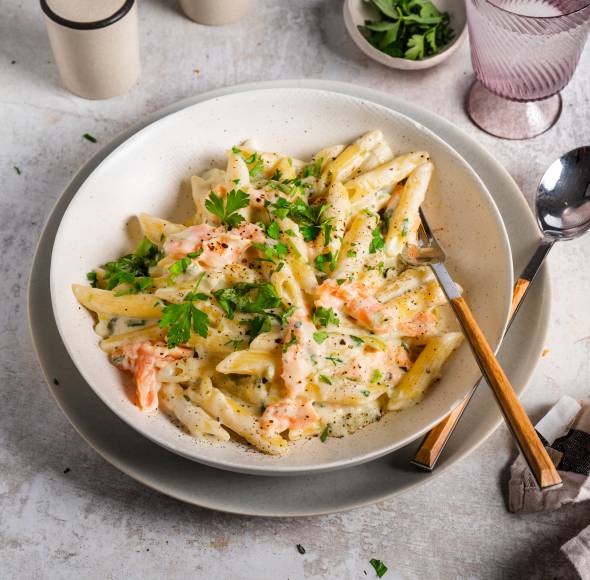 All-in-One-Nudeln in Lachs-Sahne-Soße