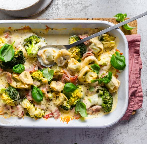 Feierabendblech Tortellini mit Schinken-Sahne-Soße