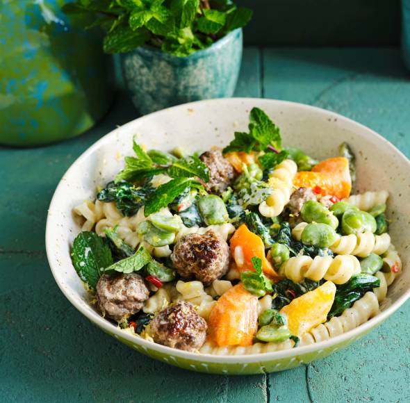 Nudelpfanne mit Hackbällchen