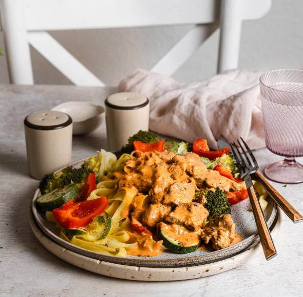 Schmandschnitzel mit Bandnudeln