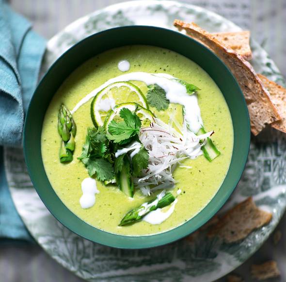 Asiatische Spargelcremesuppe