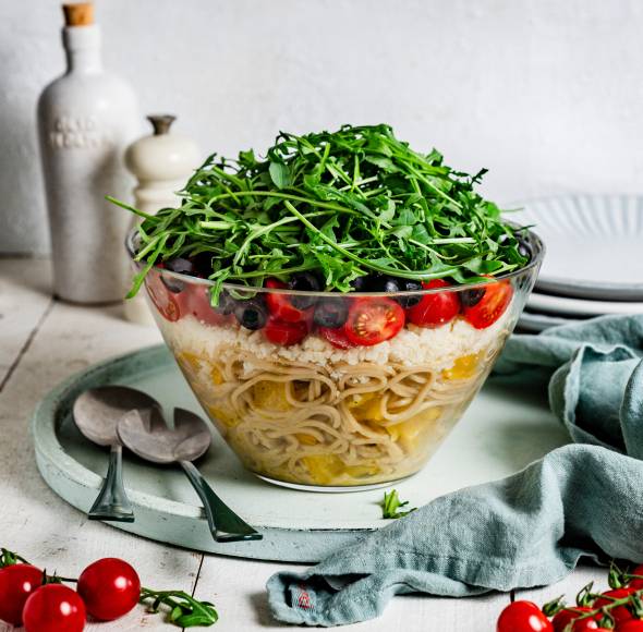 Spaghetti-Schichtsalat für Sportler
