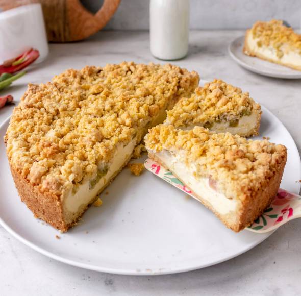 Rhabarber-Streuselkuchen mit Schmand