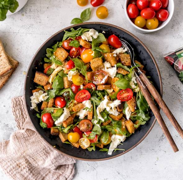Brotsalat mit Tomate & Mozzarella