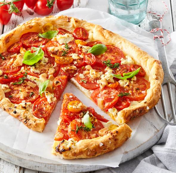 5-Zutaten-Blätterteig-Pizza mit Tomaten