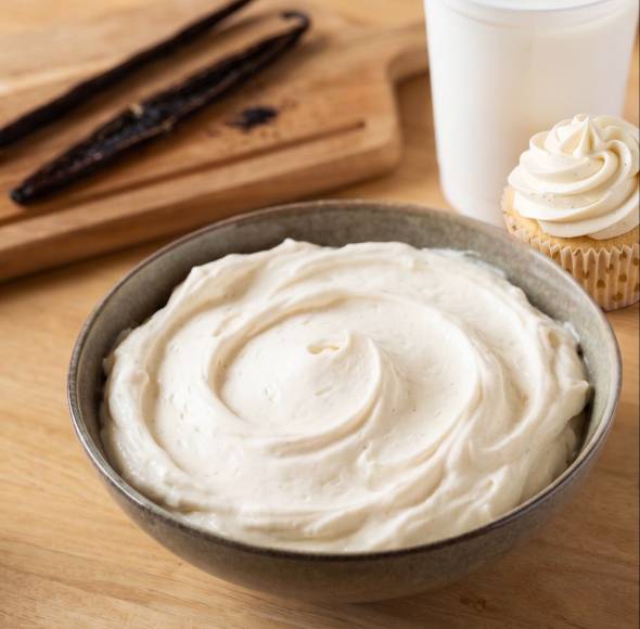 Leichte Joghurt- Vanille-Buttercreme