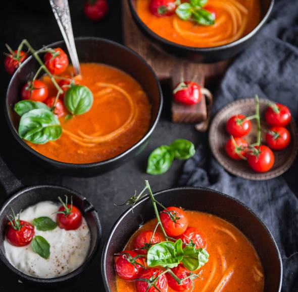 Schnelle Tomaten-Nudelsuppe