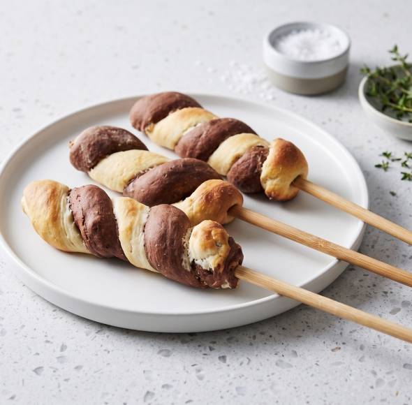 Süßes Stockbrot schwarz-weiß