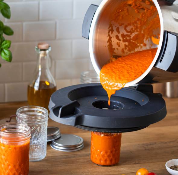Tomatensoße mit frischen Tomaten auf Vorrat einkochen