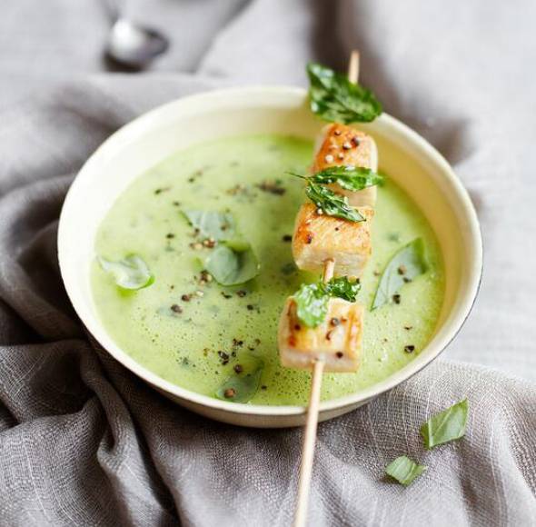 Zucchinisuppe mit Hähnchenspießen Monsieur Cuisine