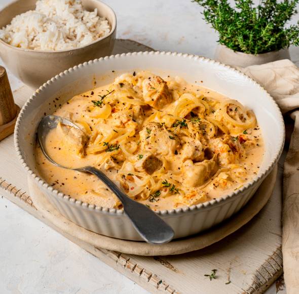 Hähnchen mit Zwiebel-Käsesoße für 6
