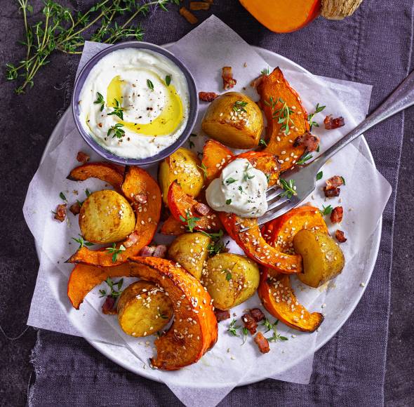 Kürbis-Kartoffel-Wedges mit Whipped Feta