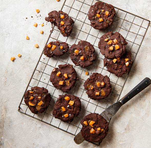 Chocolate-Cookies mit Salzkaramell