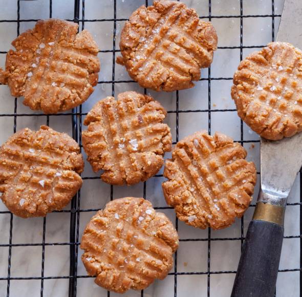 Erdnussbutter-Cookies mit Meersalz