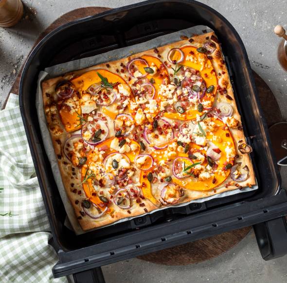 Flammkuchen mit Kürbis und Feta