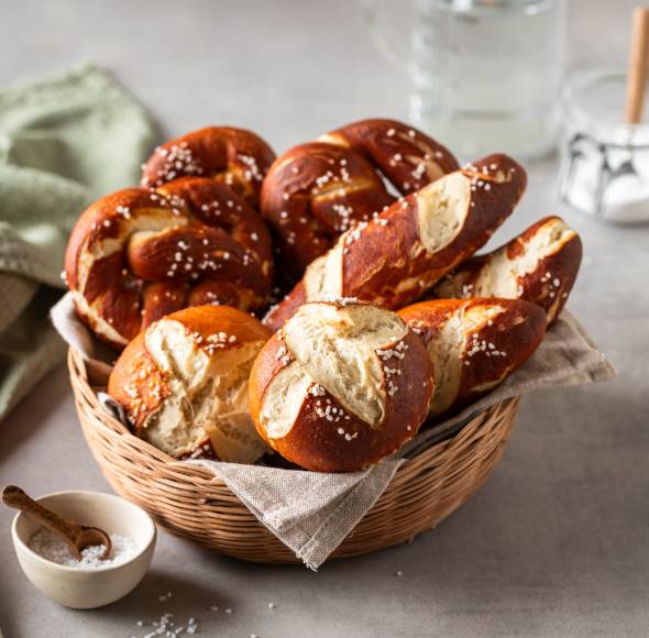 Laugengebäck - der beste Basisteig für Brötchen, Brezeln, Stangen und Konfekt