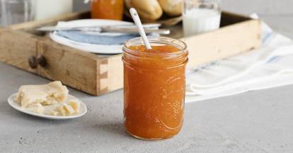 Aprikosenkonfitüre mit Marzipan