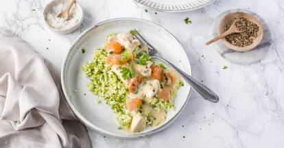 Low-Carb: Hühnerfrikassee mit Brokkoli-Blumenkohl-Reis