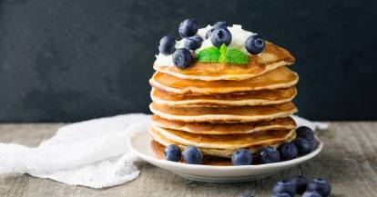 Pfannkuchen-Turm mit Mascarponecreme