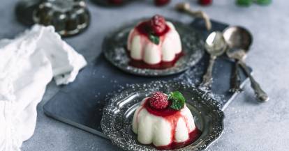 Panna cotta mit Himbeersoße