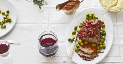 Sauerbraten mit Speck und Rosenkohl
