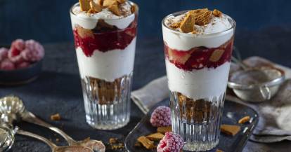 Spekulatius-Schichtdessert mit Himbeeren