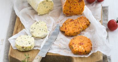 Zitronen-Kräuterbutter und Tomatenbutter