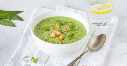 Bärlauchsuppe mit Petersiliencroûtons