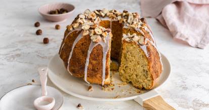 Birnen-Nuss-Gugelhupf mit Vanilleglasur