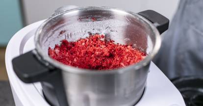 Monsieur Cuisine mit gemixten Erdbeeren für Softeis