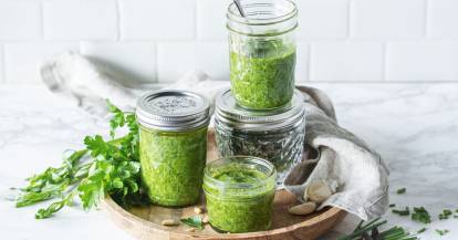 Gartenkräuter-Pesto